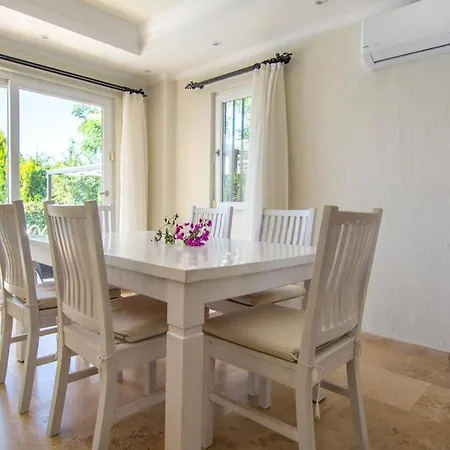 Sleeps 6 Pool Air Con Wifi *