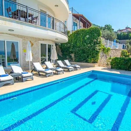 Sleeps 6 Pool Air Con Wifi *