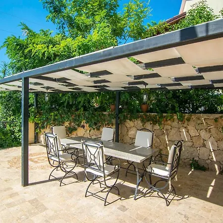 Sleeps 6 Pool Air Con Wifi *