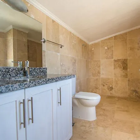 וילה Sleeps 6 Pool Air Con Wifi קלקן